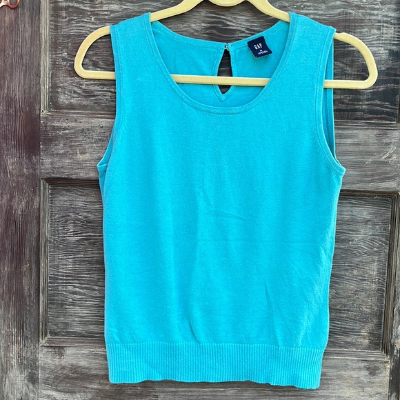 GAP Tops - Gap Round Neck with Buttoned Keyhole Sleeveless Top, Aqua Blue | M